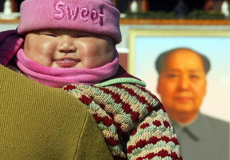 История баянов: Sweet... (фото толстого китайского ребёнка на против портрета Мао)