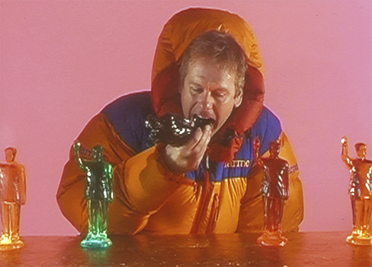 Поедая Мао (2002), Крис Раян