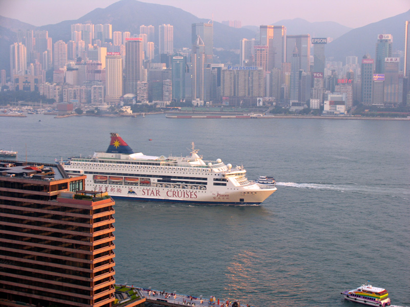 by Flickr user Brenton Evans3 История гостиницы: The Peninsula Hong Kong / Магазета