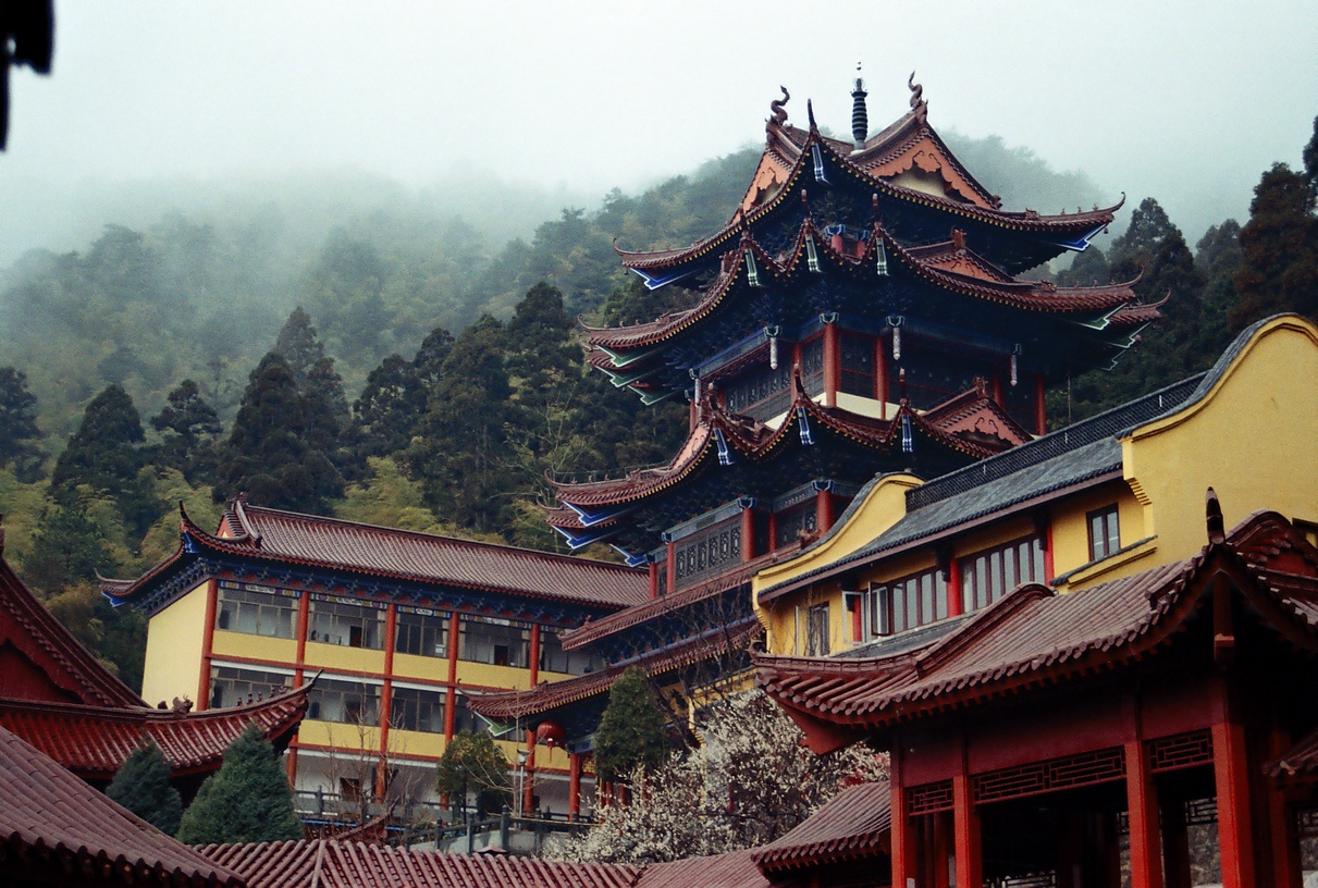 монастырь 昭明寺 Горы Тяньмушань, Китай / Магазета