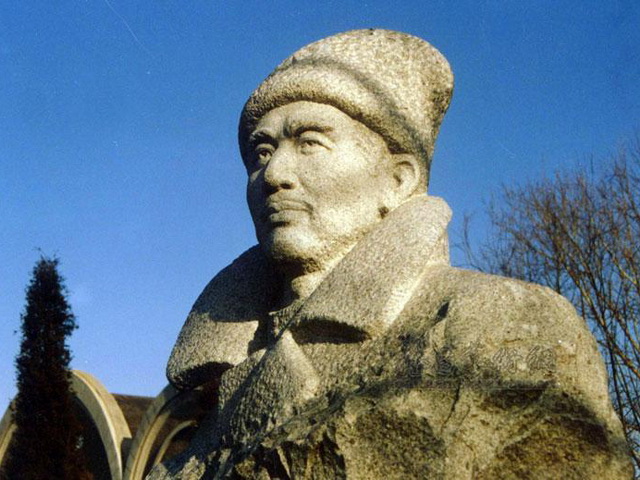 Памятник Жэнь Фучэню в Лояне