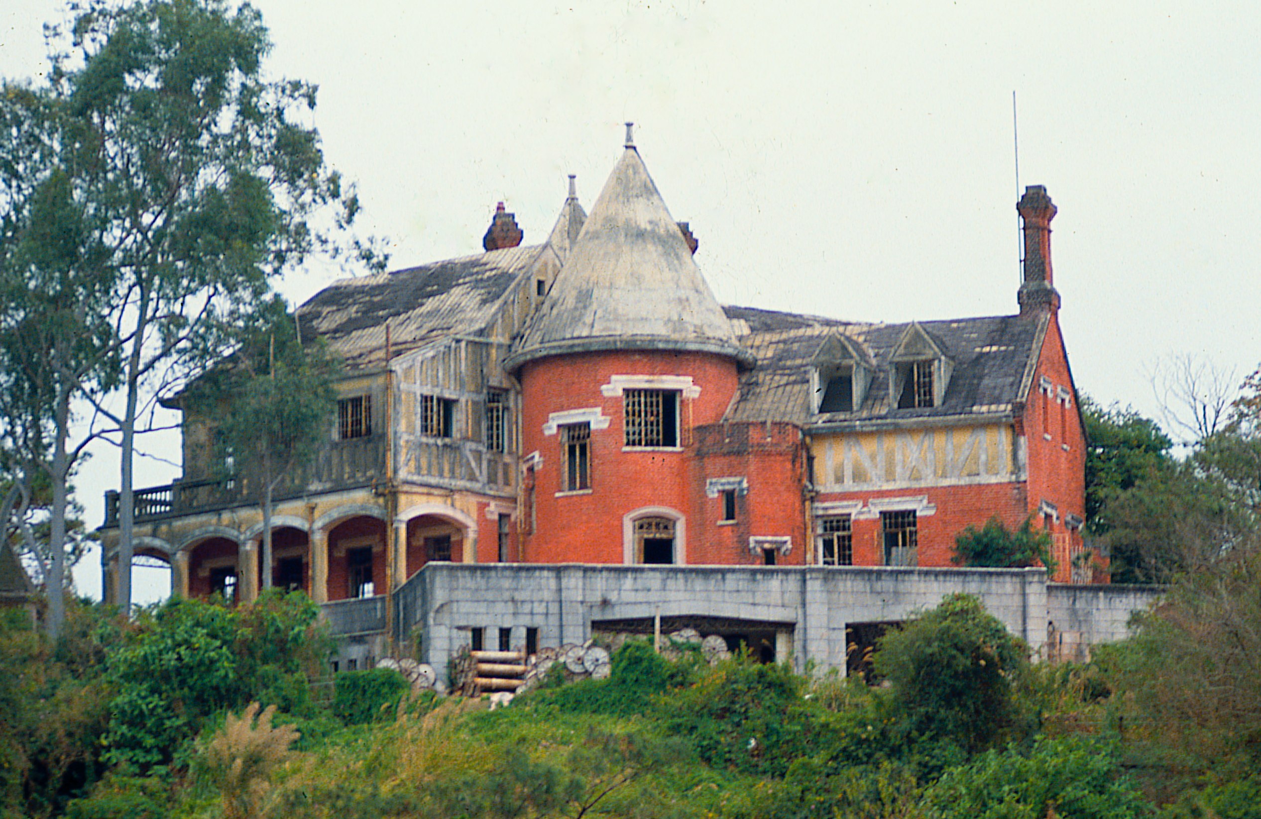 Сирмио перед сносом