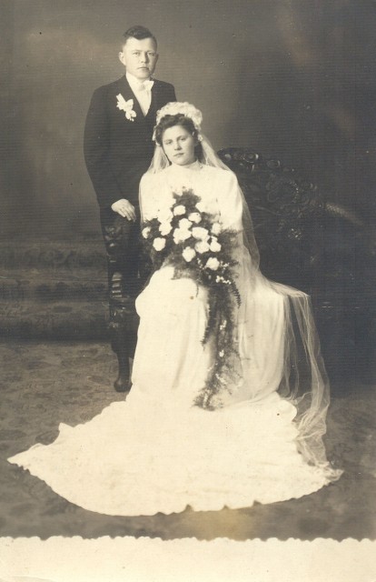 Екатерина и Александр Тепляковы, г. Сахалян, 1942