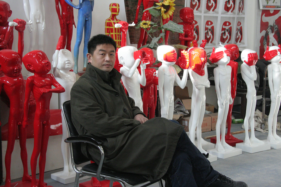 Liu Bolin's sculptures