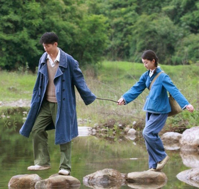 Кадр из фильма «Под ветвями боярышника», 2010 г.