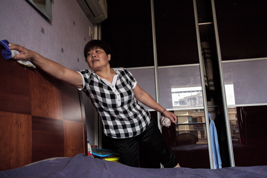 magazeta-professions-in-china-housemaid-1