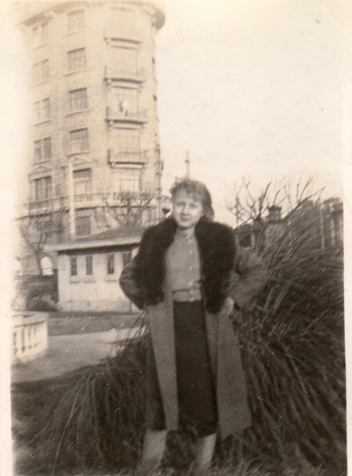 russkaya-devushka-kira-in-1935-near-normandie-archives-of-hennie-warriner-family