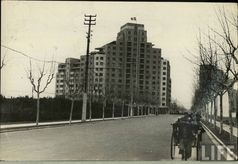 "Пикарди" и авеню Петэн (Hengshan Road). Источник: LIFE