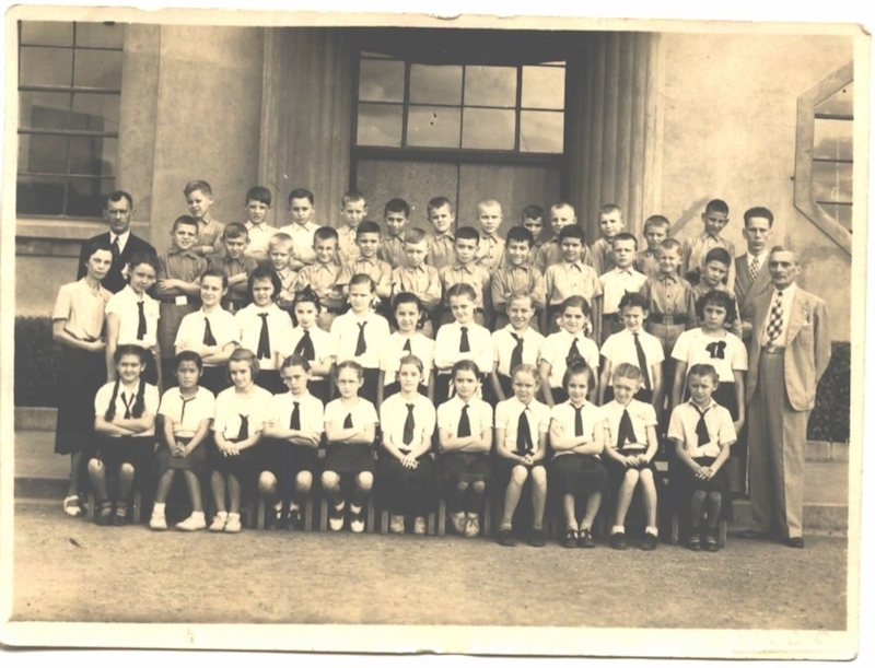 Групповой портрет учащихся в 1943 году. Источник: virtualshanghai.net