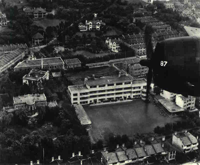 Вид с высоты на здание школы Реми. Источник: China from Air 1945