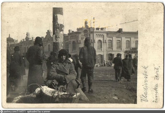 Китайский торговец во Владивостоке в 1918-1920. Источник: ebay.com