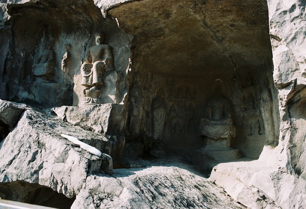 Лунмэнь