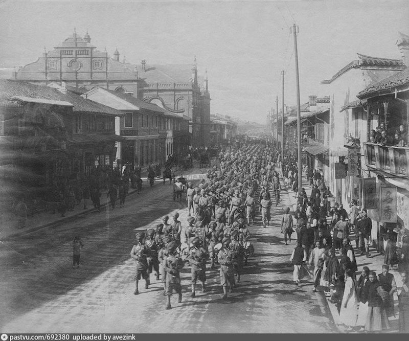 Сикхские войска маршируют по Нанкинской в 1900-1910. Источник: auction.artron.net