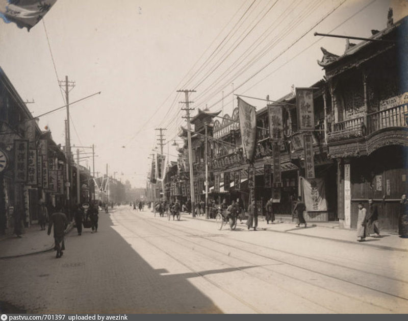 Нанкинская улица в 1917. Источник: virtualshanghai.net/Photos/Images?ID=25281