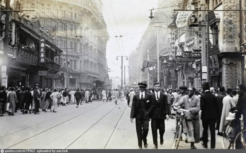 На Нанкинской улице в дни стачек в 1925 году. Источник: flickr.com/photos/china-postcard/11017615344/
