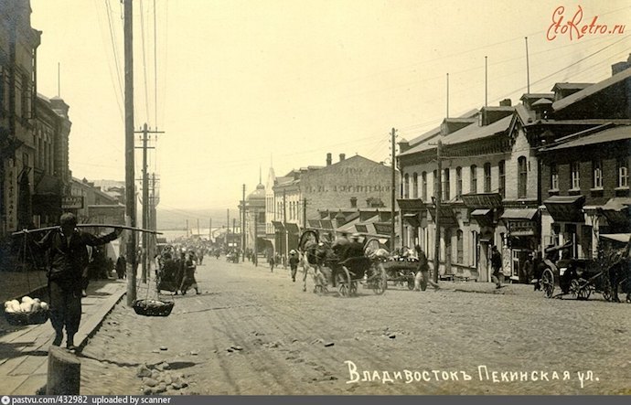 Пекинская улица (нынешняя улица Адмирала Фокина) названа в честь договора (1912-1918). Источник: etoretro.ru