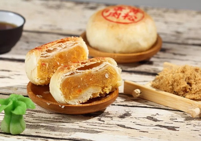 Хуандань жоусун (黄蛋肉松 huángdàn ròusōng) – сладкое сушеное мясо с соленым утиным желтком.