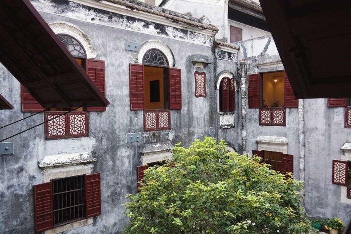 Mandarin's house