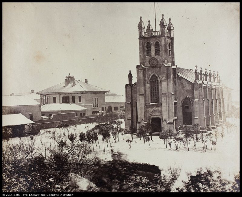 Первое здание Троицкой церкви под снегом в 1858 году. Источник: Historical Photographs of China University of Bristol