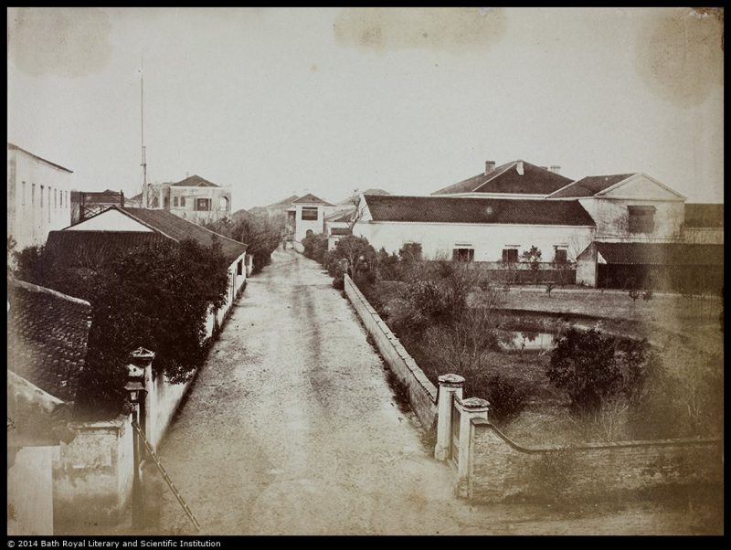 Церковная улица (Church Street) в 1858 году; позже переименована в Jiangxi Road. Сад перед церковью – справа, сама церковь за кадром. Источник: Historical Photographs of China University of Bristol